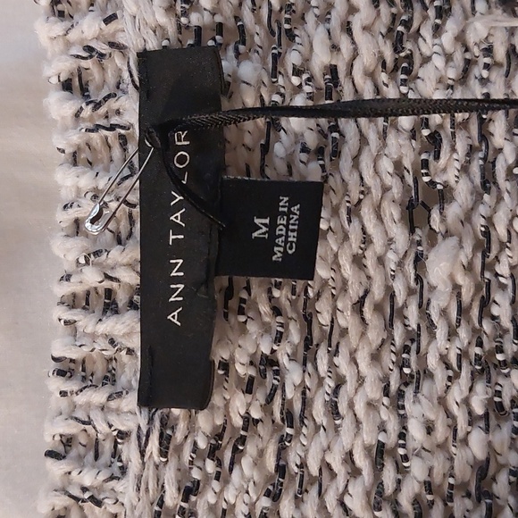 NWT Ann Taylor Pullover Knit Sweater. Cream/Black/Gray. Size M - Picture 4 of 9